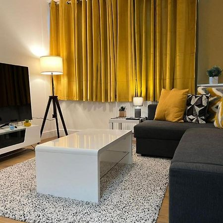 Апартаменти Modern And Stylish 1Bed Flat Баркінг Екстер'єр фото