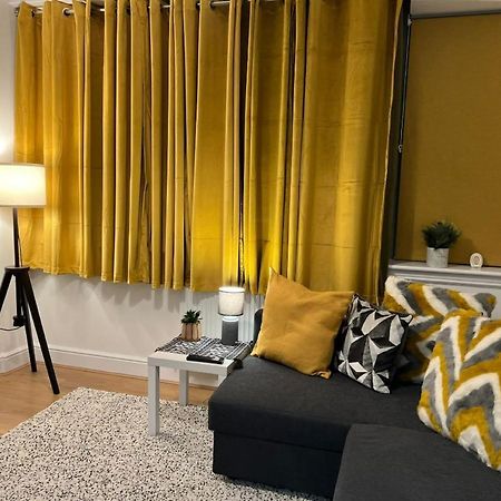 Апартаменти Modern And Stylish 1Bed Flat Баркінг Екстер'єр фото