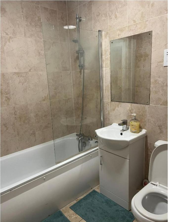 Апартаменти Modern And Stylish 1Bed Flat Баркінг Екстер'єр фото