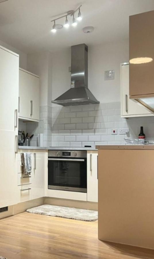 Апартаменти Modern And Stylish 1Bed Flat Баркінг Екстер'єр фото